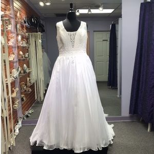 Bonny - Style 1720 - Size 20W - White